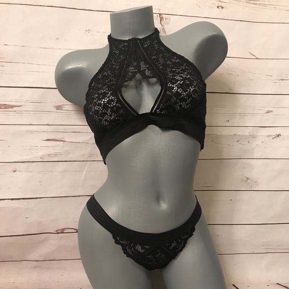 VS Bralette and Panty Set - Picture 2 of 6